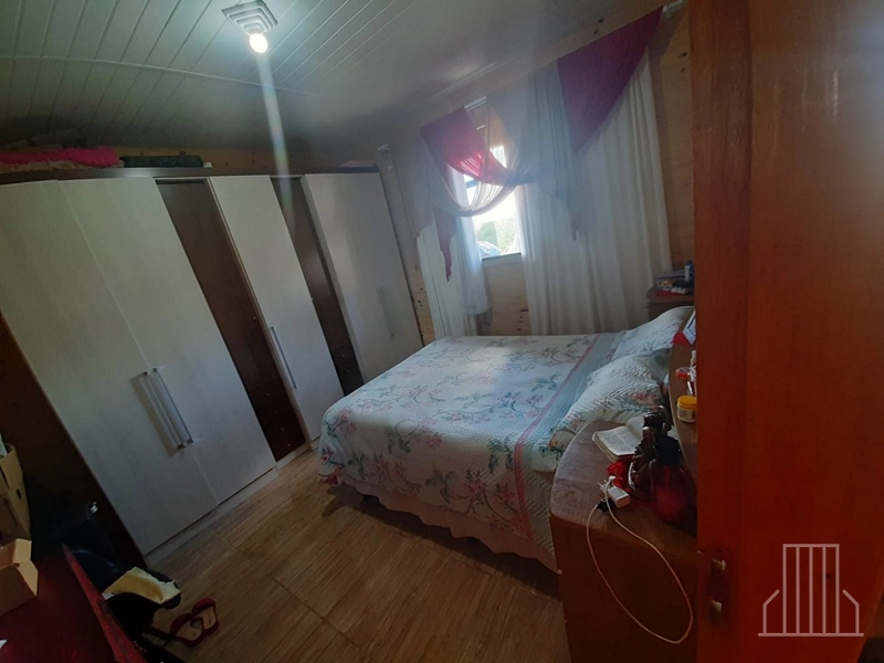 ÓTIMA CASA DE MADEIRA COM 3 DORMITÓRIOS EM CAPÃO NOVO!: 1ª foto da galeria de imagens do imóvel