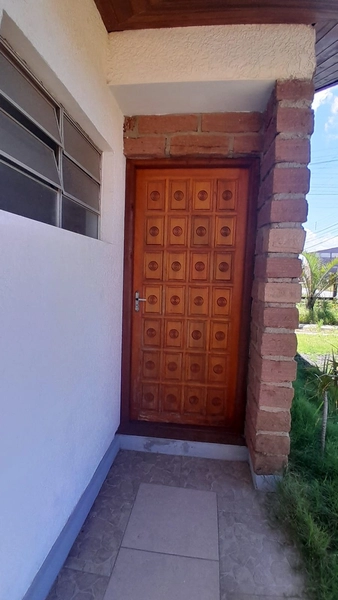 linda casa localizada na rua chile : 8ª foto da galeria de imagens do imóvel