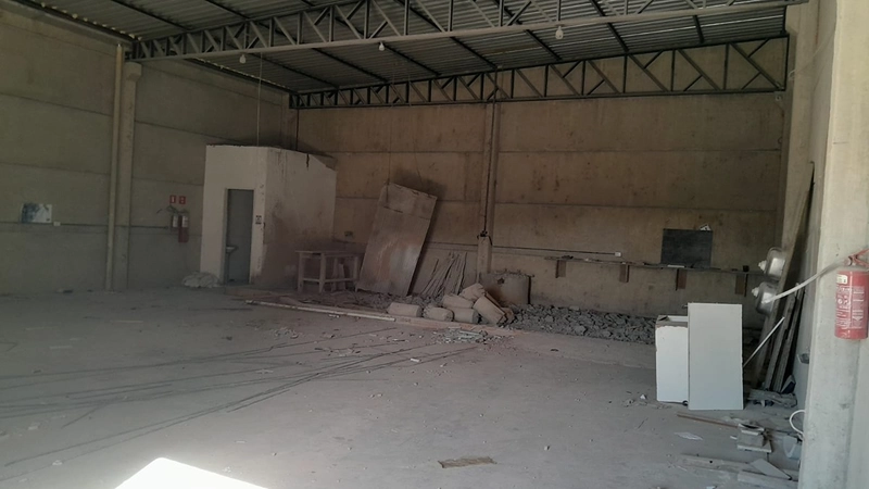 Amplo pavilhão no Jardim Beira Mar,: 3ª foto da galeria de imagens do imóvel