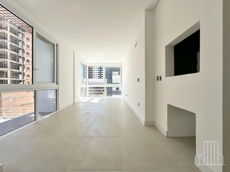 Apartamento de 3 Dormitórios com Vista para Praça e Infraestrutura: 3ª foto da galeria de imagens do imóvel