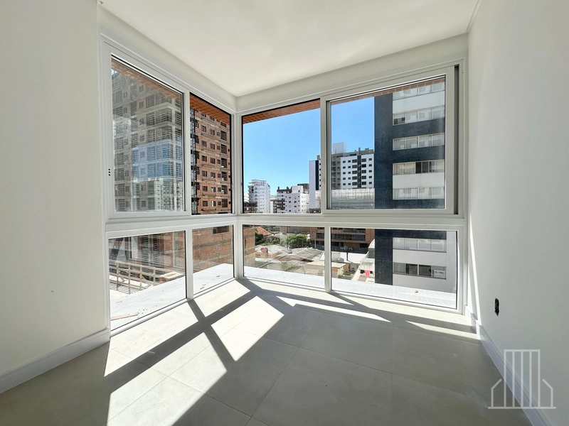 Apartamento de 3 Dormitórios com Vista para Praça e Infraestrutura: 2ª foto da galeria de imagens do imóvel