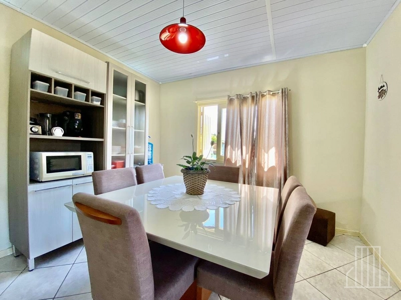 LINDA CASA COM PÁTIO AMPLO NO BAIRRO SANTO ANTÔNIO, EM CAPÃO DA CANOA: 4ª foto da galeria de imagens do imóvel