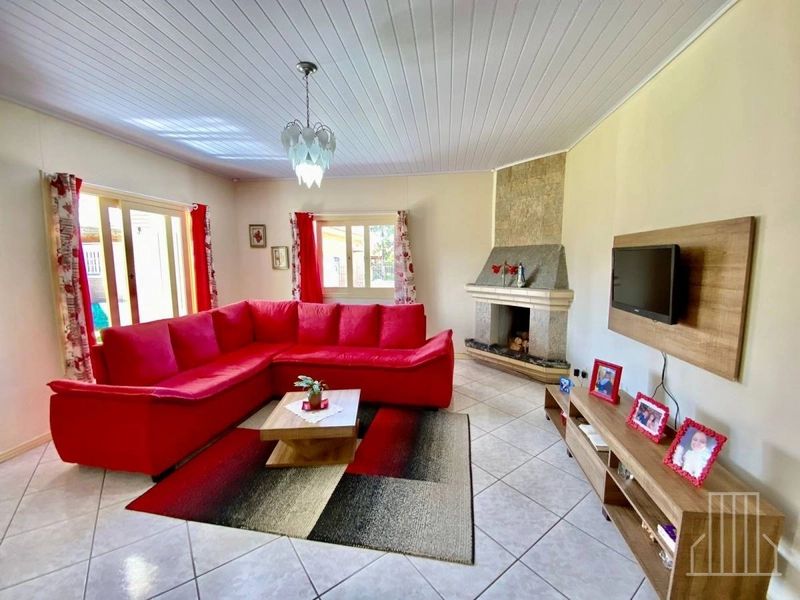 LINDA CASA COM PÁTIO AMPLO NO BAIRRO SANTO ANTÔNIO, EM CAPÃO DA CANOA: 1ª foto da galeria de imagens do imóvel