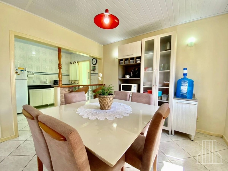 LINDA CASA COM PÁTIO AMPLO NO BAIRRO SANTO ANTÔNIO, EM CAPÃO DA CANOA: 5ª foto da galeria de imagens do imóvel