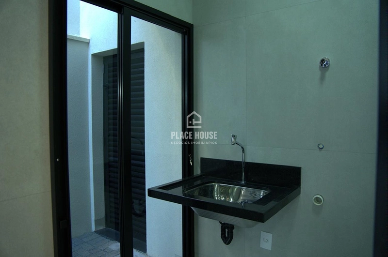  Casa de Alto Padrão à Venda no Reserva dos Ipês | 3 Suítes e Piscina: 12ª foto da galeria de imagens do imóvel