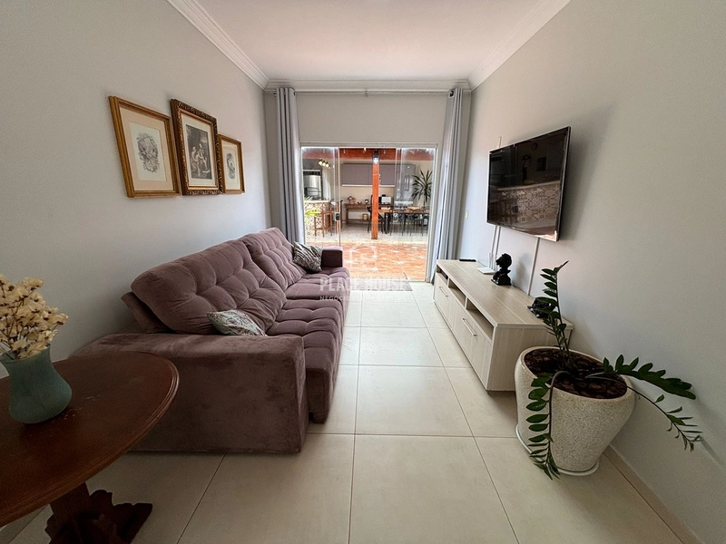 Linda Casa com 3 Quartos e Área Gourmet no Jardim Holanda: 3ª foto da galeria de imagens do imóvel