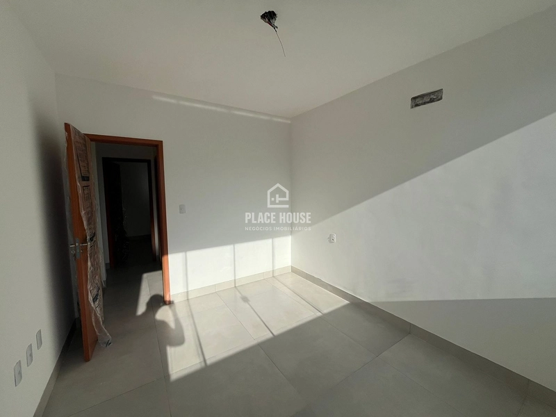 Casa Duplex estilo Sobrado à Venda  com 03 quartos, 01 suite – Novo Mundo/ Vida Nova- Uberlândia - MG: 2ª foto da galeria de imagens do imóvel