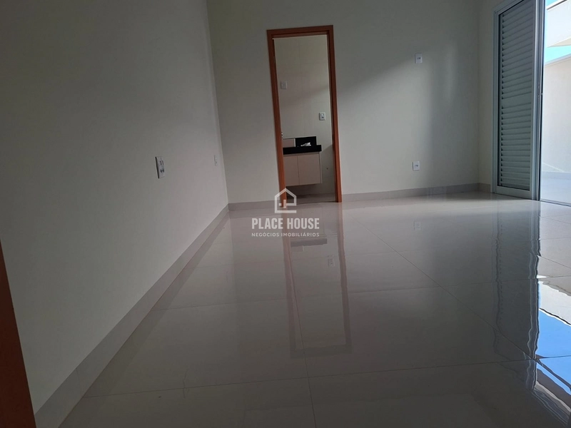 Casa sobrado com 3 quartos - B. Morada da Colina - Uberlândia-MG: 4ª foto da galeria de imagens do imóvel