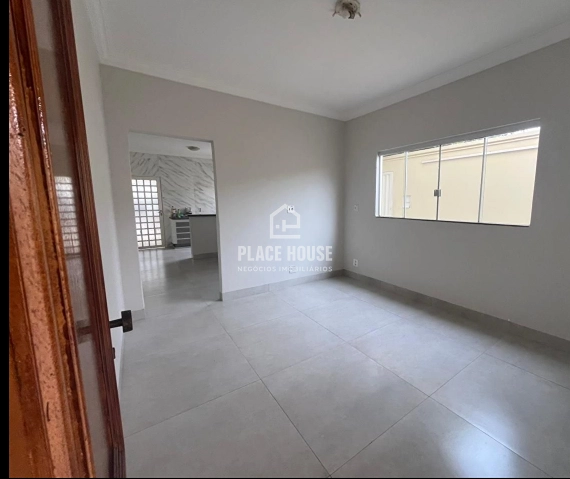 Casa à Venda com 03 quartos, 01 suite – Santa Mônica/Segismundo Pereira - Uberlândia - MG: 2ª foto da galeria de imagens do imóvel