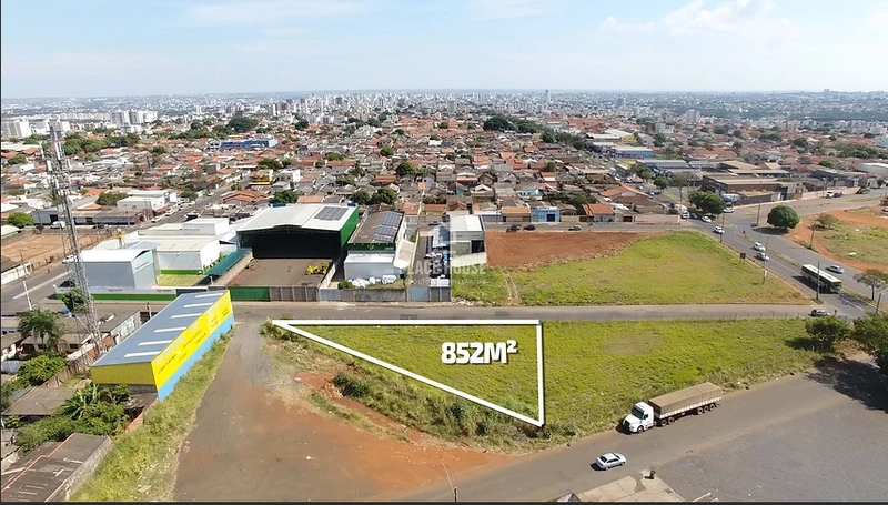 Lote a venda 852m ² no bairro Segismundo Pereira - Uberlândia - MG: 1ª foto da galeria de imagens do imóvel