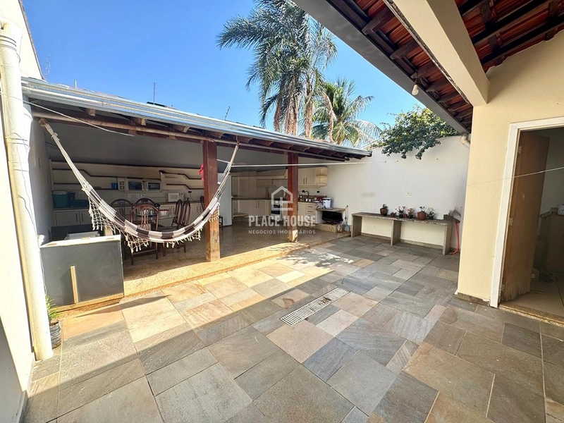 CASA A VENDA NO VIGILATO PEREIRA – EM FRENTE AO CLUBE CAJUBÁ!: 7ª foto da galeria de imagens do imóvel