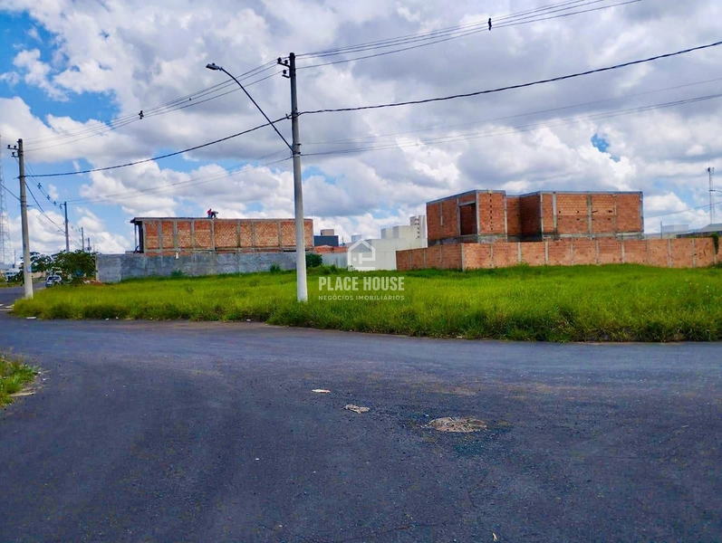 Oportunidade Única: Lote de Esquina na Avenida no bairro Minas Gerais: 3ª foto da galeria de imagens do imóvel
