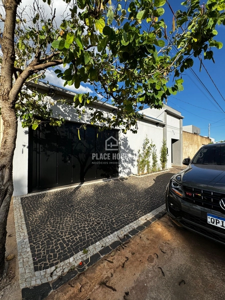 Casa 3 quartos sendo 2 suítes, Piscina Aquecida a.c 200 m²  Novo Mundo: 1ª foto da galeria de imagens do imóvel
