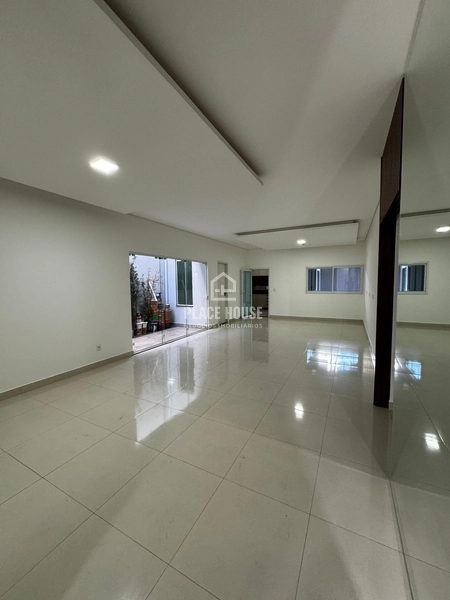 Casa 3 quartos sendo 2 suítes, Piscina Aquecida a.c 200 m²  Novo Mundo: 2ª foto da galeria de imagens do imóvel