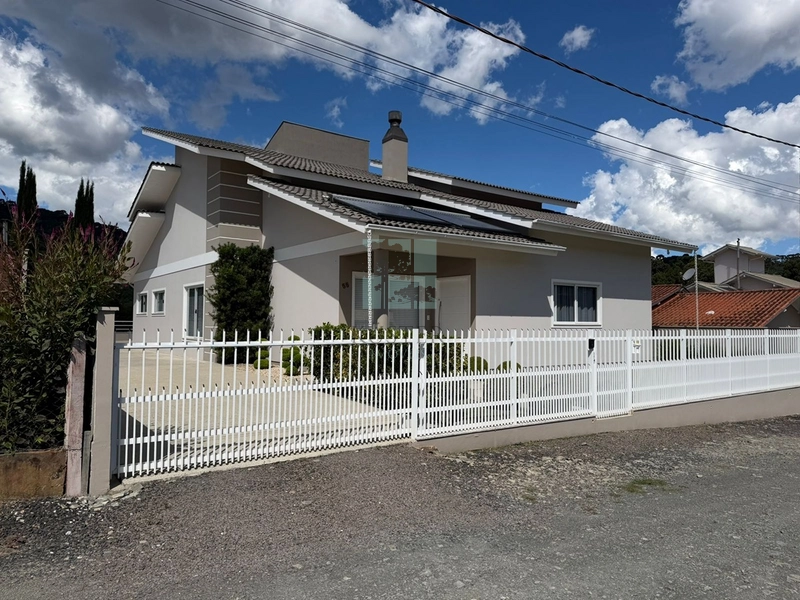 Excelente Casa no Centro de Urubici.: 1ª foto da galeria de imagens do imóvel