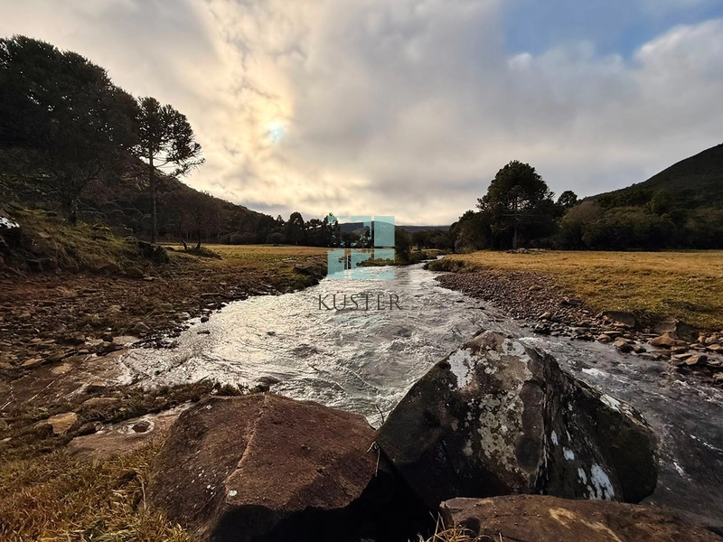Terreno com rio: 4ª foto da galeria de imagens do imóvel