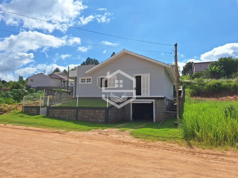 CASA DE ESQUINA COM QUIOSQUE NO FLORESTA!: 1ª foto da galeria de imagens do imóvel