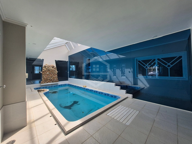 UMA CASA QUE SURPREENDE!!!: 6ª foto da galeria de imagens do imóvel