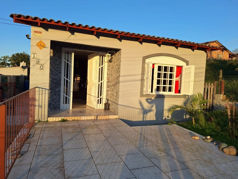 VOCÊ QUE BUSCA UMA CASA COM ÓTIMA POSIÇÃO SOLAR!: 1ª foto da galeria de imagens do imóvel