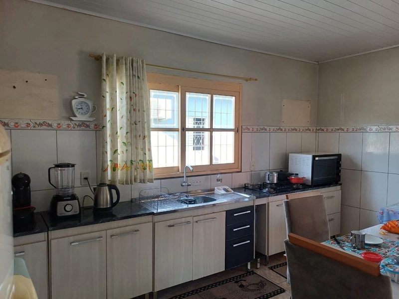 CASA 3 DORMITÓRIOS COM GARAGEM AMPLA COM CHURRASQUEIRA...: 4ª foto da galeria de imagens do imóvel