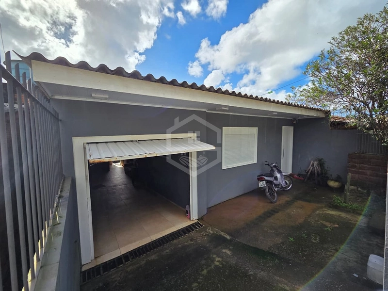 CASA COM PÁTIO E SUÍTE NO OURO VERDE!!: 1ª foto da galeria de imagens do imóvel