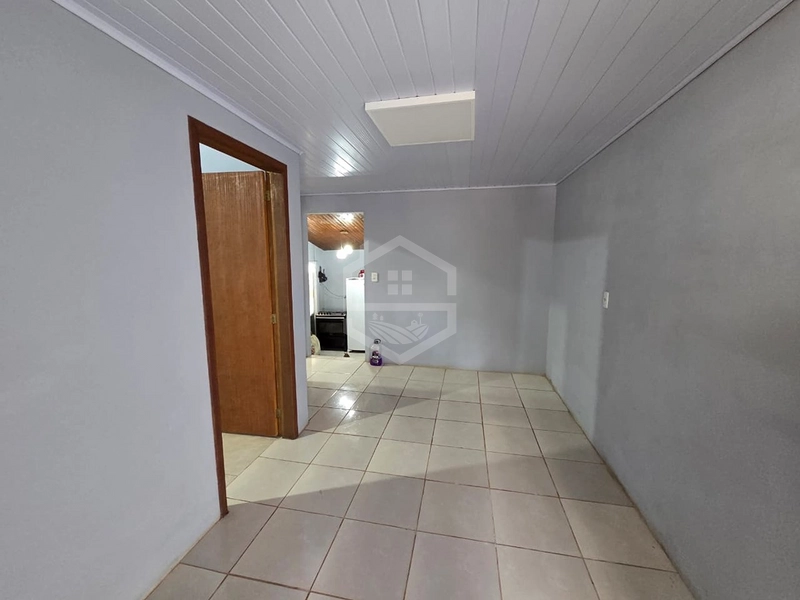 CASA COM PÁTIO E SUÍTE NO OURO VERDE!!: 5ª foto da galeria de imagens do imóvel