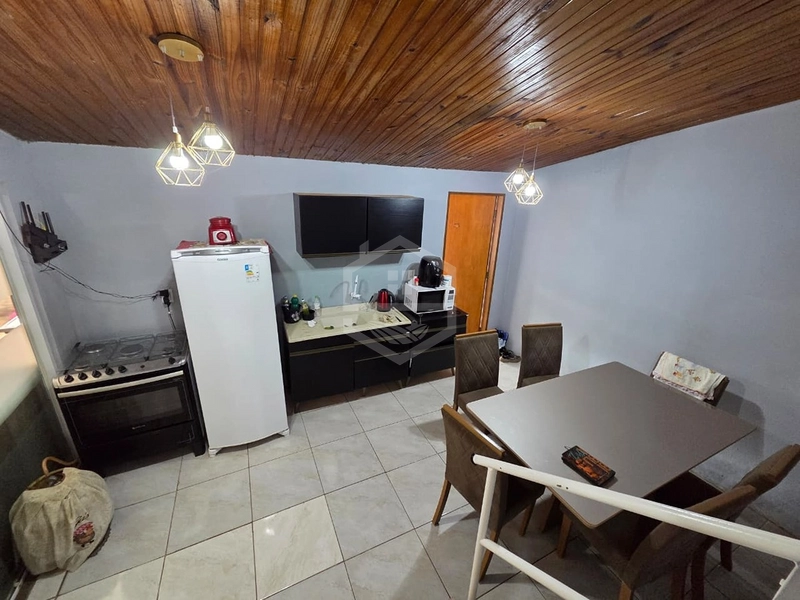 CASA COM PÁTIO E SUÍTE NO OURO VERDE!!: 2ª foto da galeria de imagens do imóvel