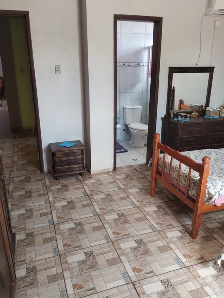 CASA AMPLA E BEM LOCALIZADA PRÓXIMA AO CENTRO...: 1ª foto da galeria de imagens do imóvel