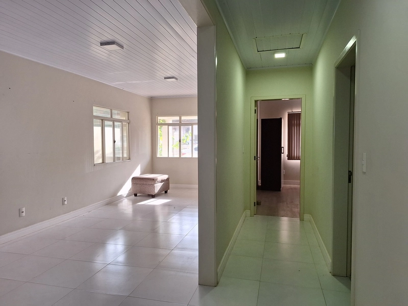 VOCÊ QUE BUSCA POR UM IMÓVEL ESPAÇOSO, VENHA CONFERIR.....: 5ª foto da galeria de imagens do imóvel