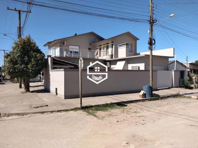 SOBRADO DE ESQUINA COM ÁREA GOURMET E PISCINA...: 2ª foto da galeria de imagens do imóvel