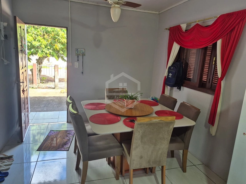 CASA COM PISCINA - FÁCIL ACESSO - PÁTIO: 3ª foto da galeria de imagens do imóvel