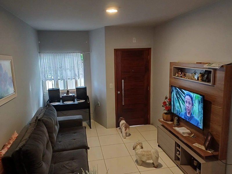 CASA DE LAJE, ACONCHEGANTE, EM BOA LOCALIZAÇÃO!: 6ª foto da galeria de imagens do imóvel