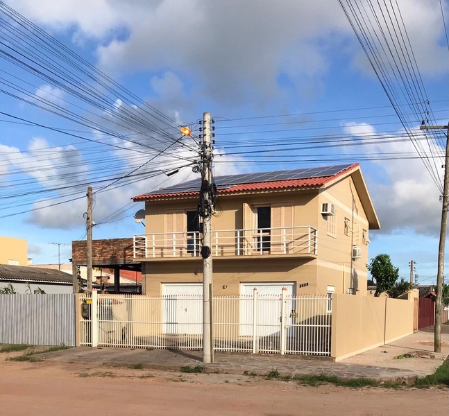 Sobrado 2 dormitórios para Venda em Camaquã: 1ª foto da galeria de imagens do imóvel