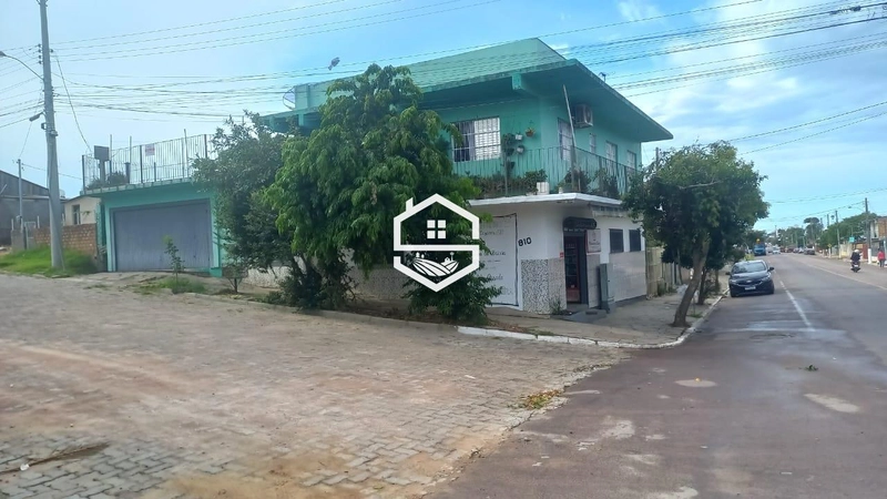 SOBRADO DE ESQUINA COM TERRAÇO E PISCINA.: 1ª foto da galeria de imagens do imóvel