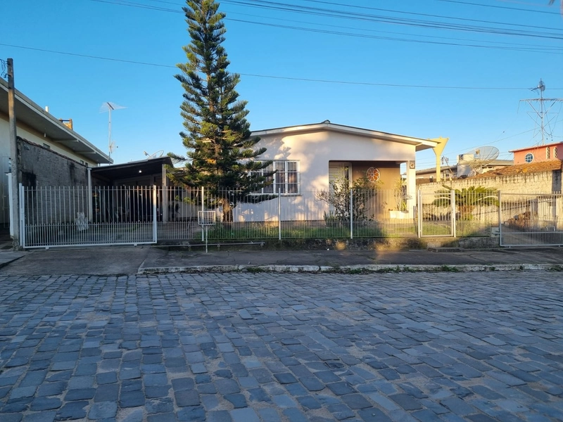 CASA TÉRREA, BOA LOCALIZAÇÃO, DE LAJE NO DONA TEREZA...: 1ª foto da galeria de imagens do imóvel