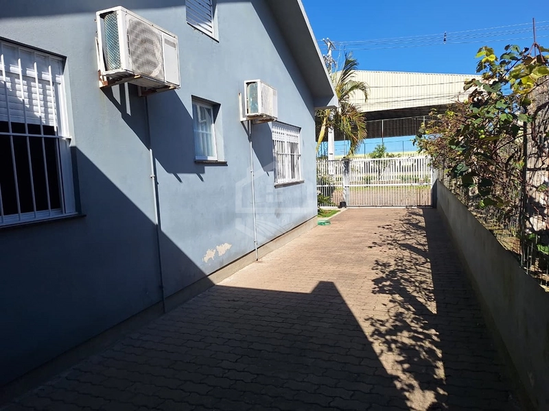 CASA DE LAJE NO OLARIA! VEM CONHECER!: 2ª foto da galeria de imagens do imóvel