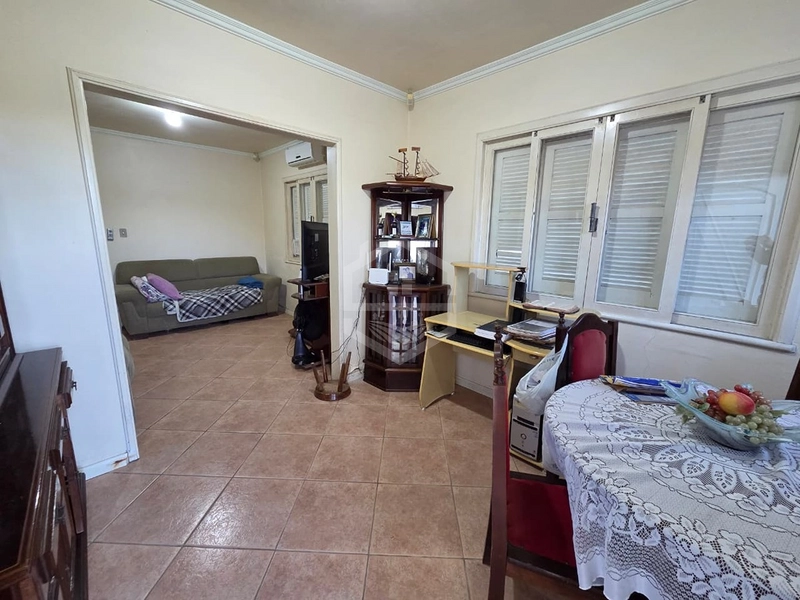 CASA RESIDENCIAL COM PÁTIO INDIVIDUAL: 2ª foto da galeria de imagens do imóvel