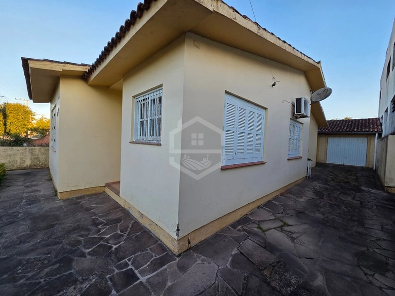 CASA RESIDENCIAL COM PÁTIO INDIVIDUAL: 4ª foto da galeria de imagens do imóvel