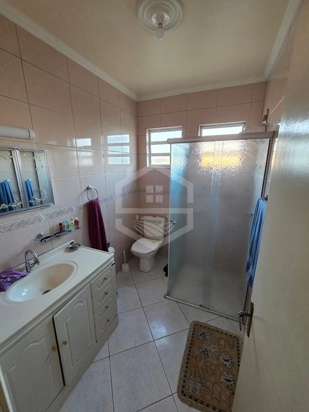 CASA RESIDENCIAL COM PÁTIO INDIVIDUAL: 5ª foto da galeria de imagens do imóvel
