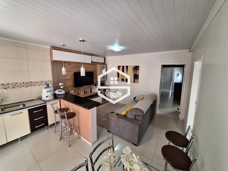 CASA NO OLARIA COM GARAGEM E SUÍTE.: 3ª foto da galeria de imagens do imóvel