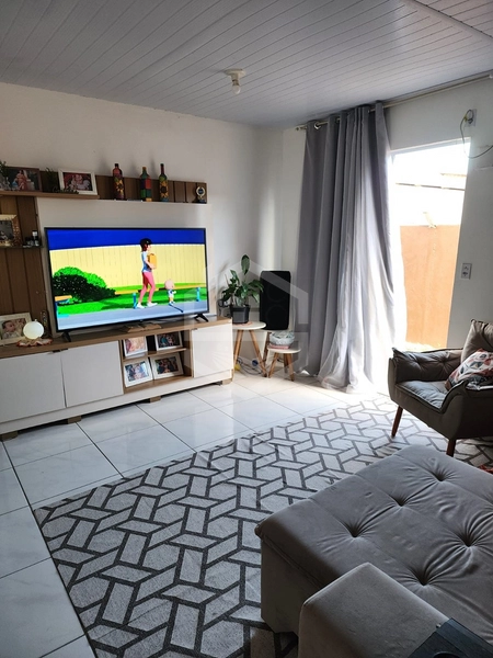 CASA COM SUÍTE, PISCINA E MUITO MAIS PERTINHO DA CIDADE!: 5ª foto da galeria de imagens do imóvel