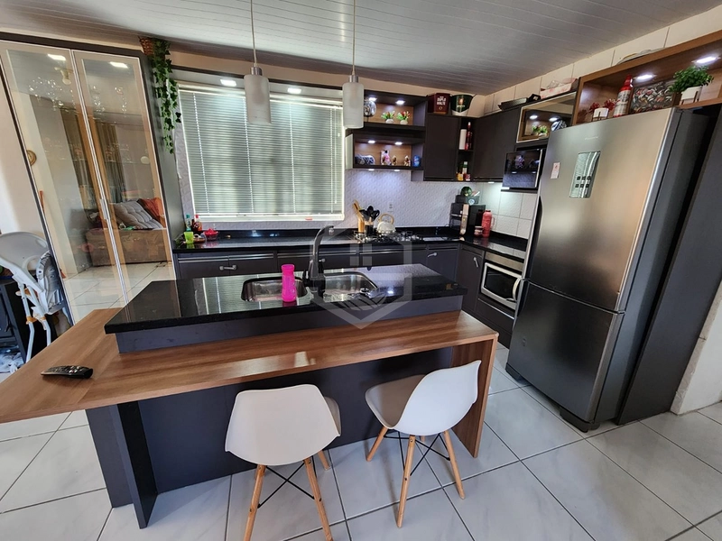 CASA COM SUÍTE, PISCINA E MUITO MAIS PERTINHO DA CIDADE!: 2ª foto da galeria de imagens do imóvel