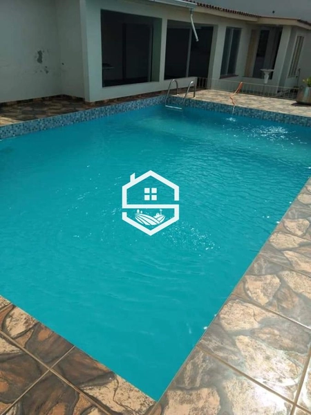 SOBRADO COM PISCINA PRÓXIMO AO CENTRO DA CIDADE.: 3ª foto da galeria de imagens do imóvel