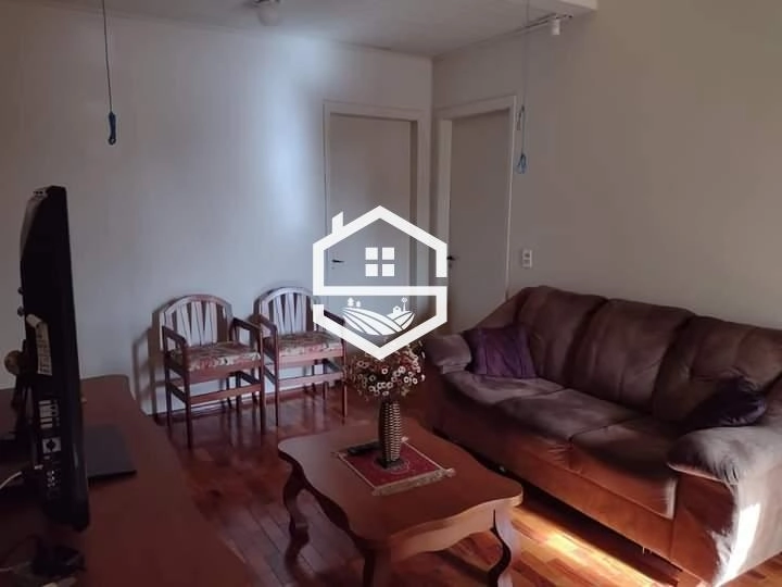 SOBRADO COM PISCINA PRÓXIMO AO CENTRO DA CIDADE.: 5ª foto da galeria de imagens do imóvel