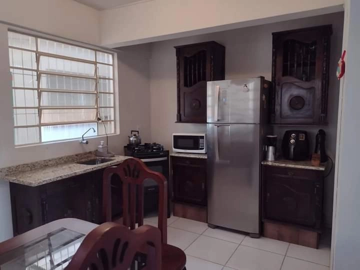 SOBRADO COM PISCINA PRÓXIMO AO CENTRO DA CIDADE.: 6ª foto da galeria de imagens do imóvel