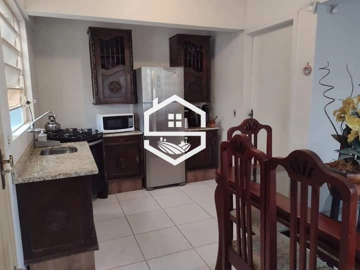 SOBRADO COM PISCINA PRÓXIMO AO CENTRO DA CIDADE.: 4ª foto da galeria de imagens do imóvel