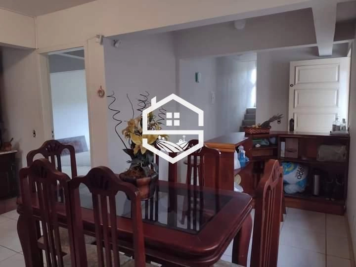 SOBRADO COM PISCINA PRÓXIMO AO CENTRO DA CIDADE.: 8ª foto da galeria de imagens do imóvel