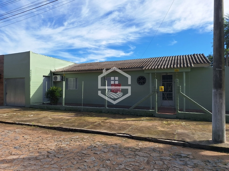 Casa 3 dormitórios para Venda em Camaquã / RS no bairro Doutor Rosinha: 2ª foto da galeria de imagens do imóvel