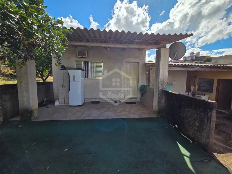 OPORTUNIDADE 2 CASAS NO MESMO LOTE - MORAR OU INVESTIR !: 8ª foto da galeria de imagens do imóvel
