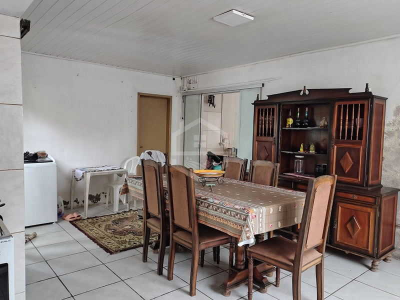 CASA COM PÁTIO E ANEXO EM ARAMBARÉ!: 2ª foto da galeria de imagens do imóvel
